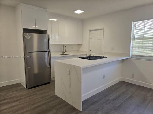 apt-5-8000 Tatum Waterway Dr, Miami Beach, FL, 33141-5352 | Card Image