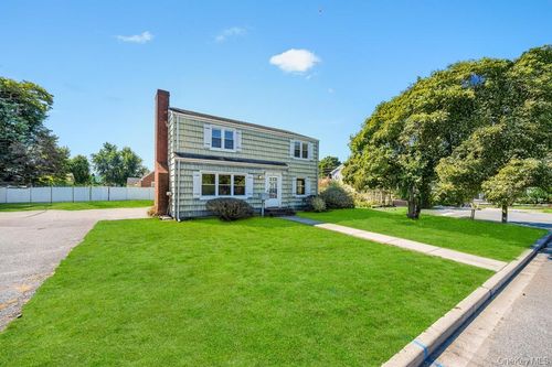 31 James St, Hicksville, NY, 11801-2811 | Card Image