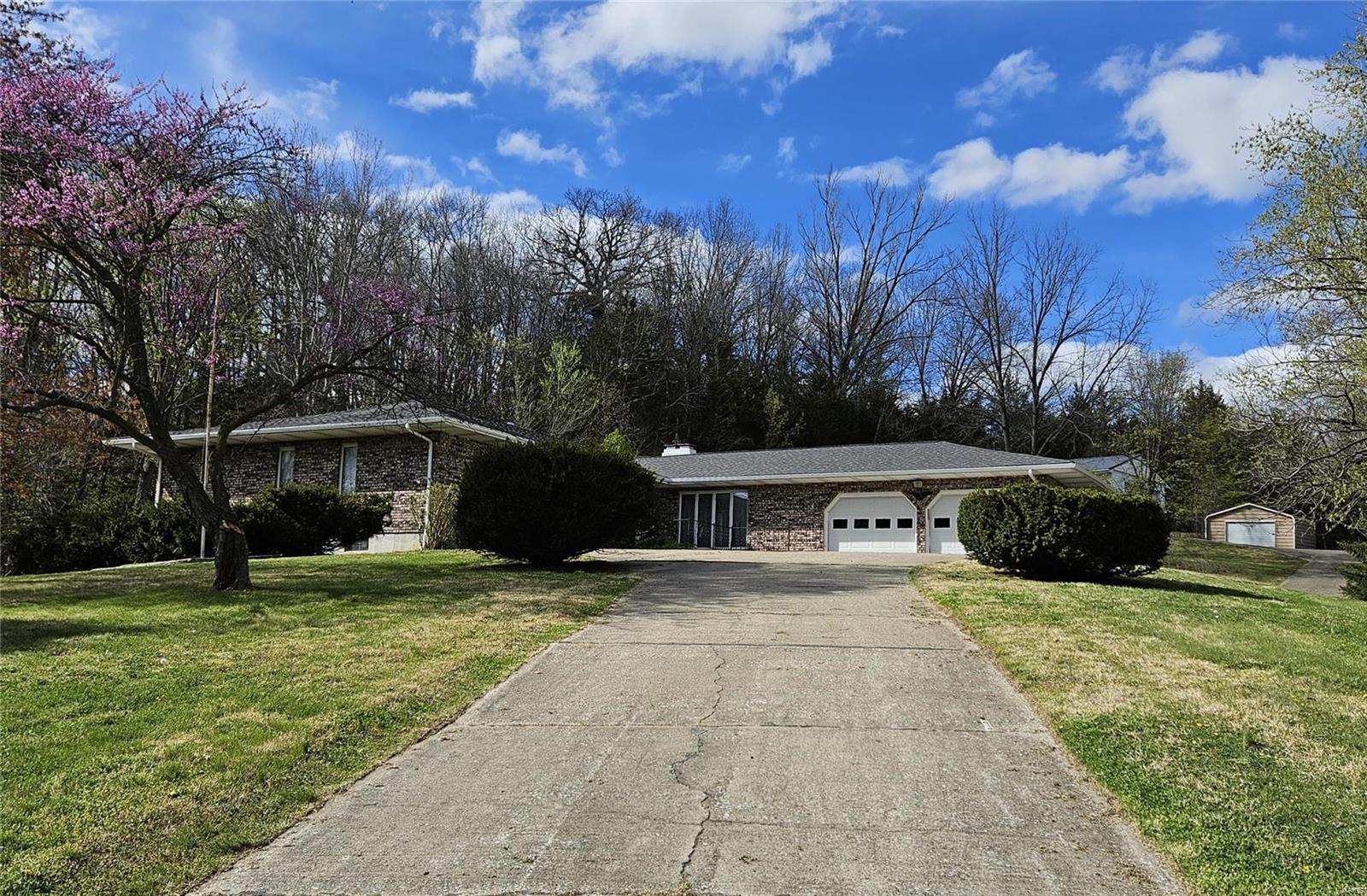 Paris Gravel Rd, Hannibal, MO 63401