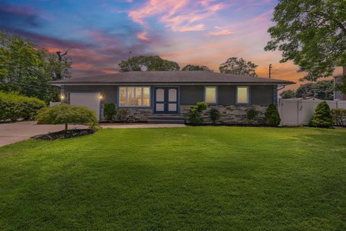 348 Hauser Ave, Holbrook, NY, 11741-3412 | Card Image