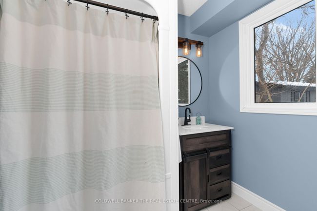 203 Camilla Cres, House other with 5 bedrooms, 2 bathrooms and 5 parking in Thornton ON | Image 14