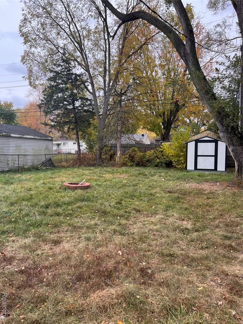 8034 Elm St, Taylor, MI, 48180-2214 | Card Image