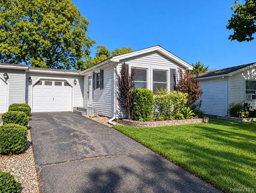 40 Greenwood Boulevard, Brookhaven, NY, 11949 | Card Image