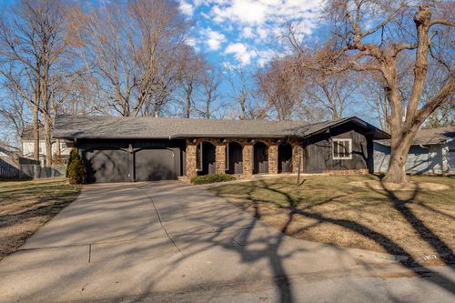 1867 E Swallow St, Springfield, MO, 65804-4331 | Card Image