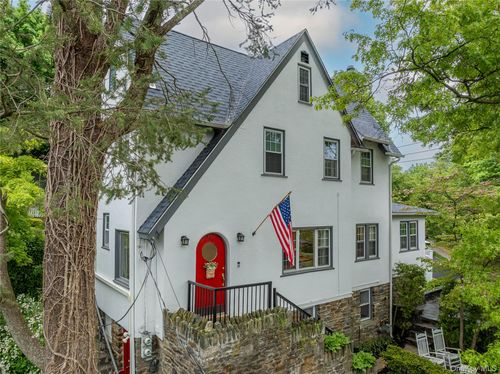 301 Bronxville Bronxville Rd, Yonkers, NY, 10708-2801 | Card Image