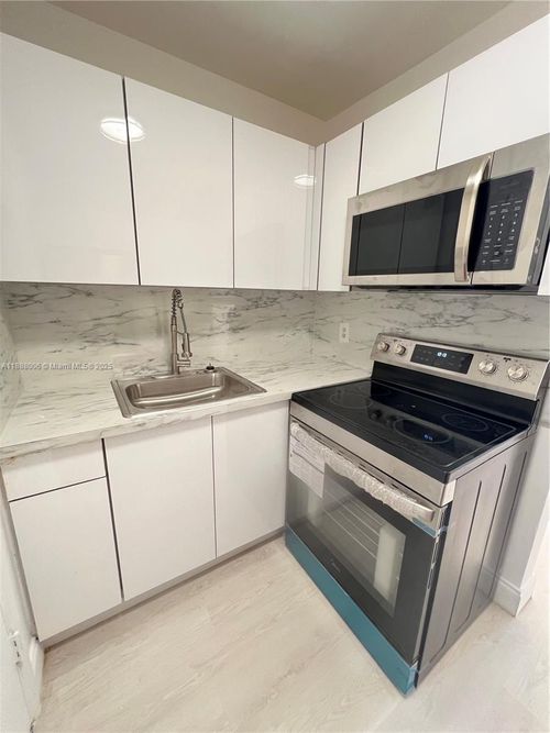 apt-426-1821 Ne 62nd St, Fort Lauderdale, FL, 33308-2174 | Card Image