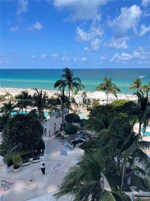 907-18001 Collins Ave, Sunny Isles Beach, FL, 33160-2722 | Card Image