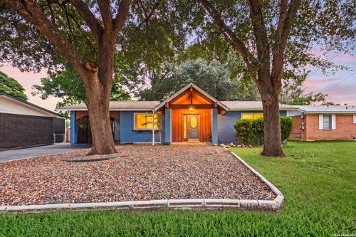 447 Lockener Ave, New Braunfels, TX, 78130-5448 | Card Image