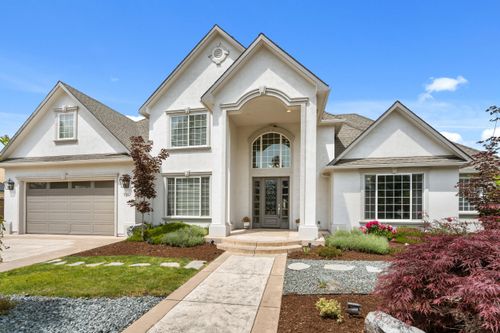 131 Bellerive Dr, Eagle Point, OR, 97524-9637 | Card Image