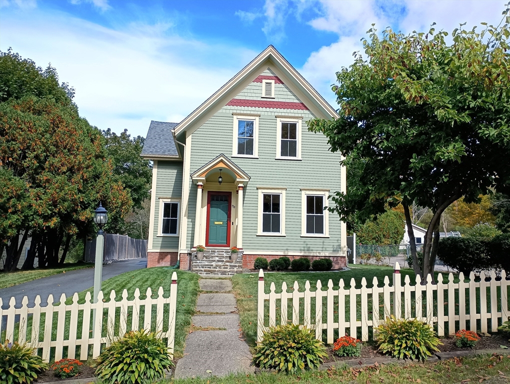 Pleasant St, Spencer, MA 01562
