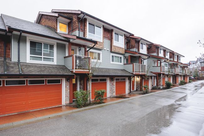 52 - 23651 132 Avenue, Townhouse with 2 bedrooms, 2 bathrooms and 2 parking in Maple Ridge BC | Image 3
