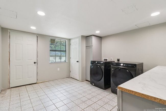 503 Mockingbird Ln, House other with 3 bedrooms, 2 bathrooms and null parking in Devine TX | Image 28
