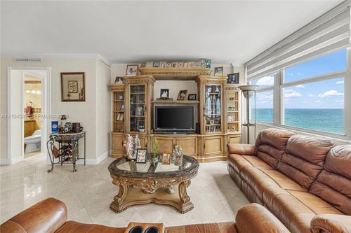 12f-5055 Collins Ave, Miami Beach, FL, 33140 | Card Image