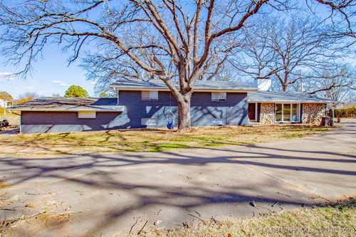 907 10th Ave, Durant, OK, 74701-3217 | Card Image