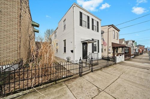 318 Thornton St, Newport, KY, 41071-1547 | Card Image