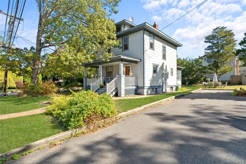 29 Lake St, Amityville, NY, 11701-3005 | Card Image