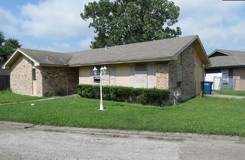 121 Green Trail Dr, Corpus Christi, TX, 78405-3816 | Card Image