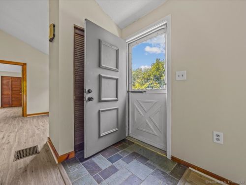 28-28 Saginaw Trl, Guilford, CT, 06437-1140 | Card Image