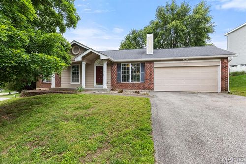 16118 Castlerea Blvd, Ellisville, MO, 63021-4508 | Card Image