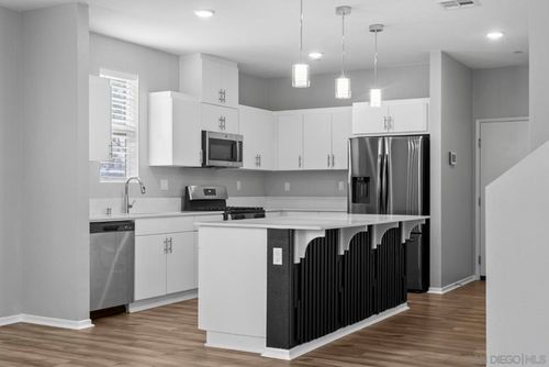 111-5223 Surfwalk Way, San Diego, CA, 92154-5267 | Card Image