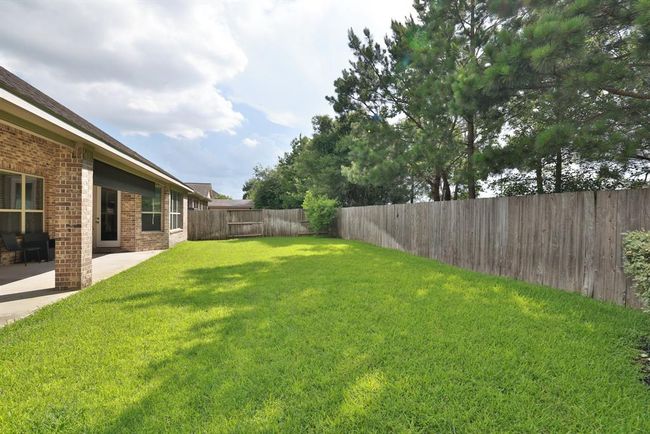 Plenty of room to kick the ball area or play fetch with Fido! | Image 39