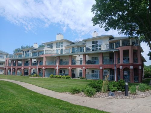 1605 Chalstroms Beach Rd, Okoboji, IA, 51355-2560 | Card Image