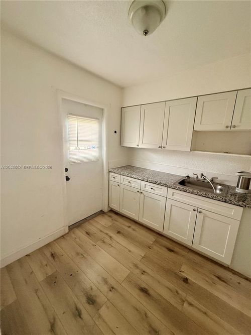 25-18200 Nw 20th Ave, Miami Gardens, FL, 33056-3804 | Card Image