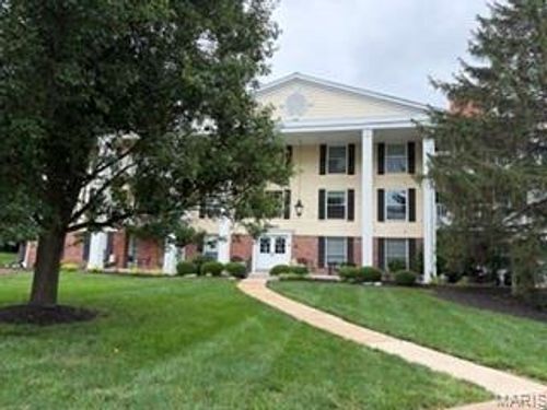 22-1525 Hampton Hall Dr, Chesterfield, MO, 63017-4928 | Card Image