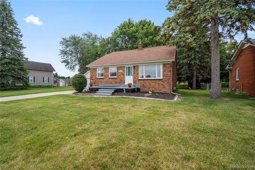 48425 Romeo Plank Rd, Macomb, MI, 48044-2103 | Card Image