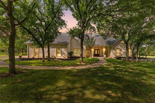 355 Winding Trl, Crawford, TX, 76638-3238 | Card Image