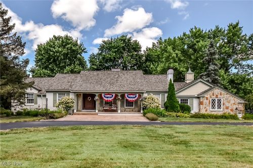 9715 Johnnycake Ridge Rd, Mentor, OH, 44060-6709 | Card Image