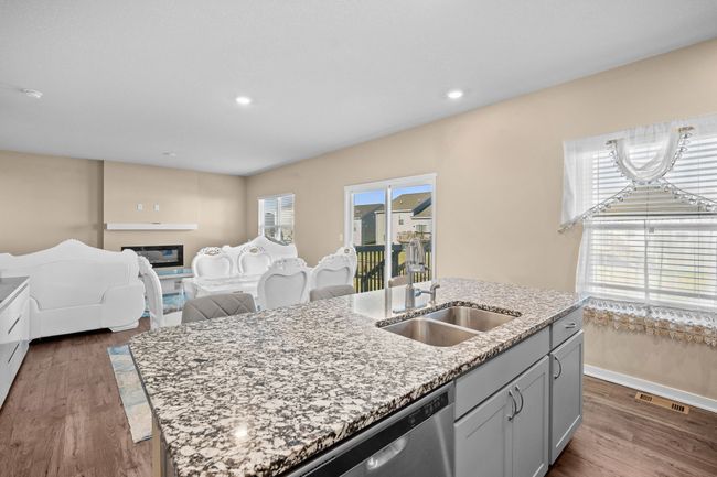 5506 145 Th St, Home with 5 bedrooms, 4 bathrooms and null parking in Urbandale IA | Image 7