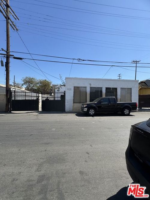 6121 S Western Ave, Los Angeles, CA, 90047-1439 | Card Image