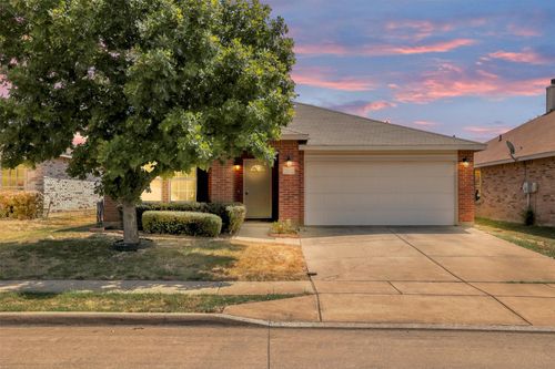 321 Silver Lake Trl, Fort Worth, TX, 76140-6605 | Card Image