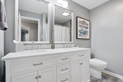 18439 Locust St, Lansing, IL, 60438-2501 | Card Image