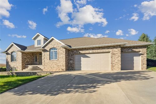 2111 W 4th St, Vinton, IA, 52349-2469 | Card Image