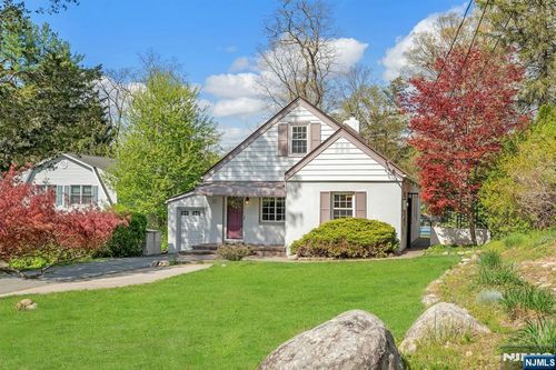 17 Andrew Ave, Oakland, NJ, 07436-3819 | Card Image