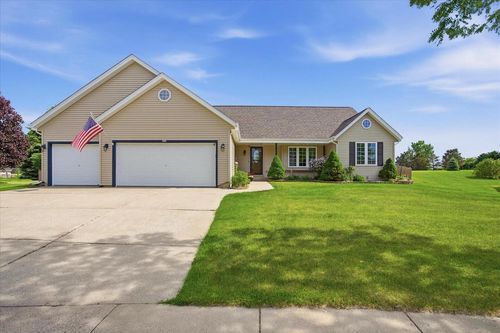 944 Bluebird Court, Hartford, WI, 53027 | Card Image