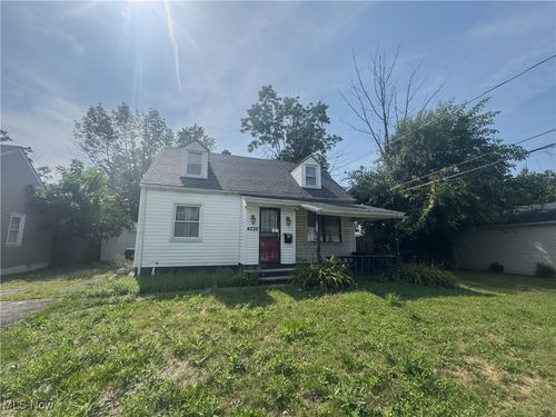 4226 E 164th St, Cleveland, OH, 44128-2410 | Card Image