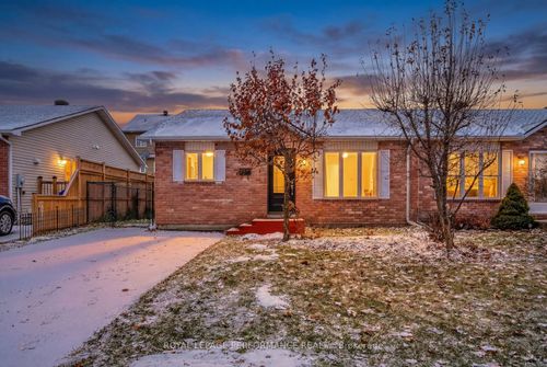 1032 Lawrence St, Rockland, ON, K4K1N1 | Card Image