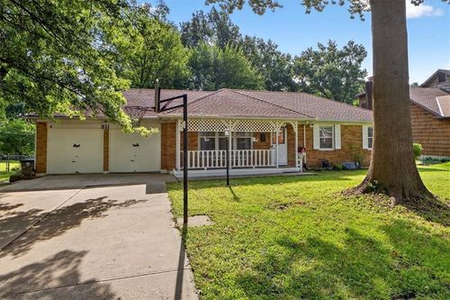 311 Berry Ave, Belton, MO, 64012-1977 | Card Image