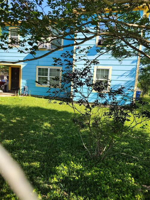 1202 4th Ave N, Texas City, TX, 77590-7527 | Card Image