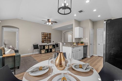 611 Whiting Ave, San Antonio, TX, 78210-4926 | Card Image