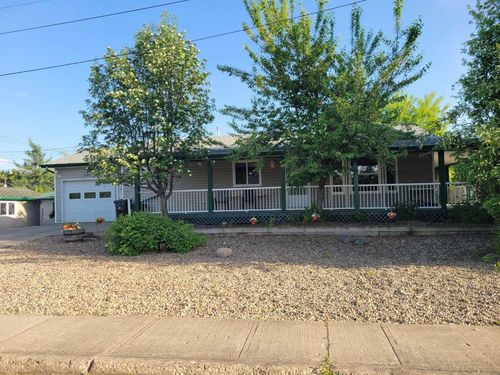 8401 94 Street, Peace River, AB, T8S1G1 | Card Image