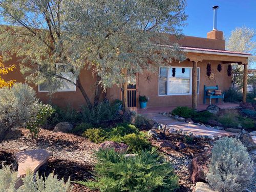 57 Camino De Los Arroyos, Ranchos De Taos, NM, 87557-8752 | Card Image