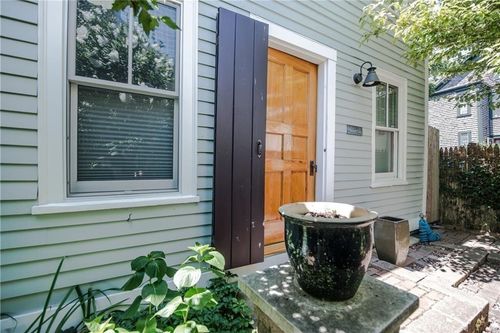 22 3rd St, Newport, RI, 02840-2423 | Card Image