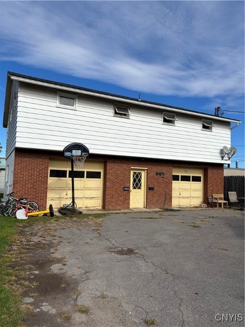 723 Orwood Pl, Syracuse, NY, 13208-3124 | Card Image