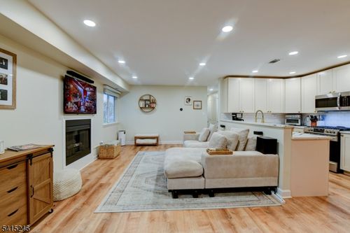 102-102 Woods Edge Dr, Succasunna, NJ, 07876-1248 | Card Image