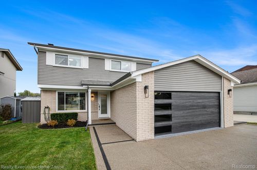 37762 Huron Pointe Dr, Harrison Twp, MI, 48045-2825 | Card Image
