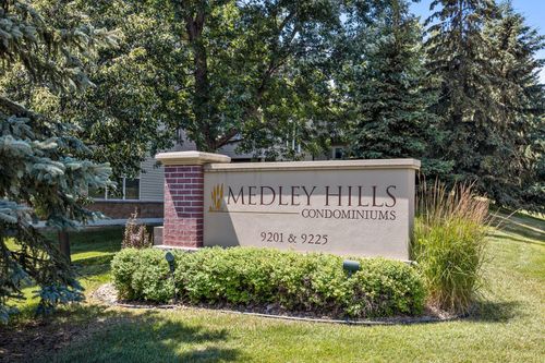 205b-9225 Medicine Lake Rd, Golden Valley, MN, 55427-3167 | Card Image